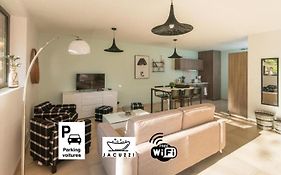 Côté Jardin avec Jacuzzi Privatif et parking privé