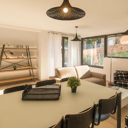 Appartement Côté Jardin avec Jacuzzi Privatif et parking privé à Sarlat Extérieur photo